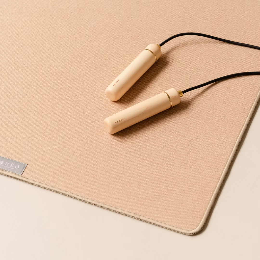 Top view of maple handle skipping rope showing textured wood grain.