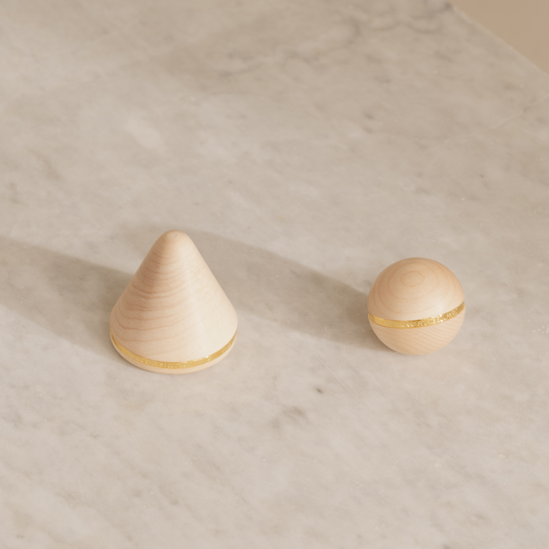 kenko free flow maple set with gold accents on a marble surface